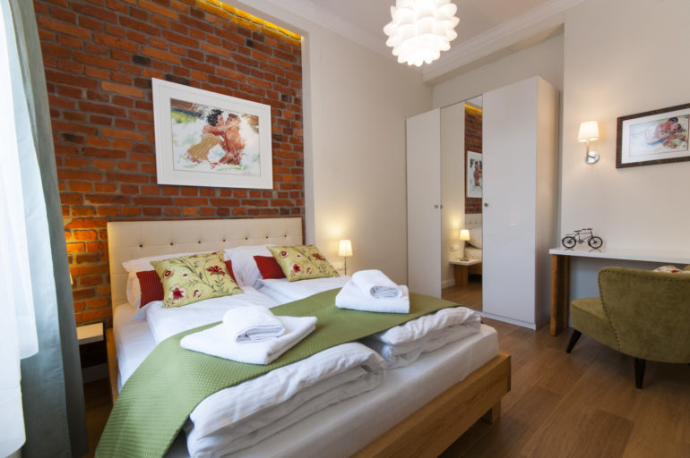 2czerwona cegła w apartamencie